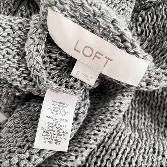 LOFT Gray V-Neck Sweater - Picture 2 of 3